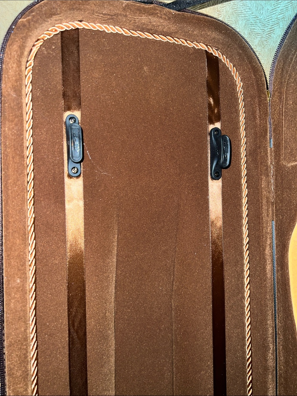 VEVOR 4/4 Full Size Violin Case, Built-in Hygrometer, New with tag and key. - Picture 15 of 16